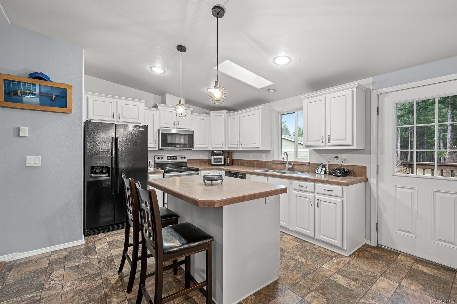 









1888


BATES

Rd,
Courtenay,




BC
V9J 1X4

