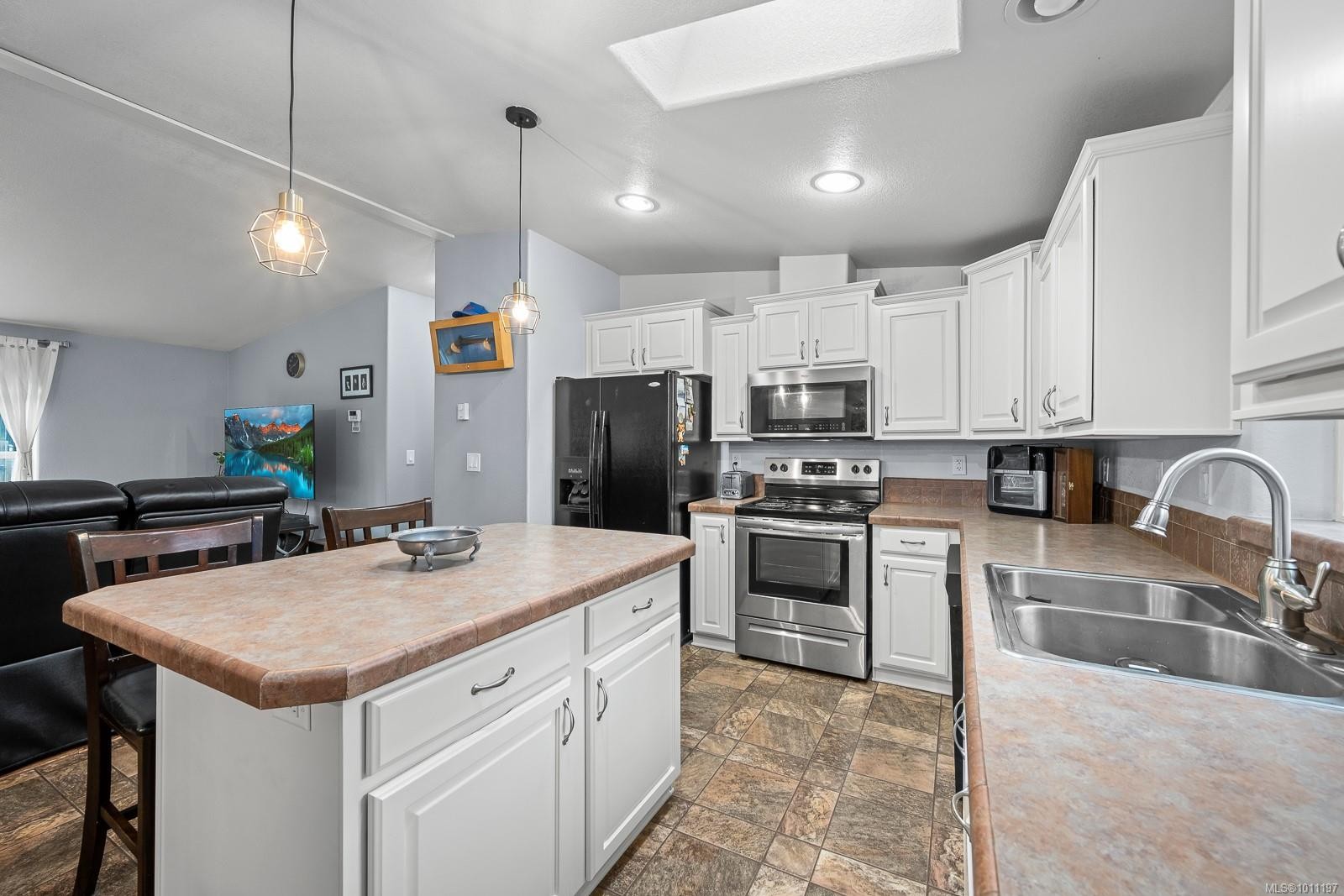 









1888


BATES

Rd,
Courtenay,




BC
V9J 1X4

