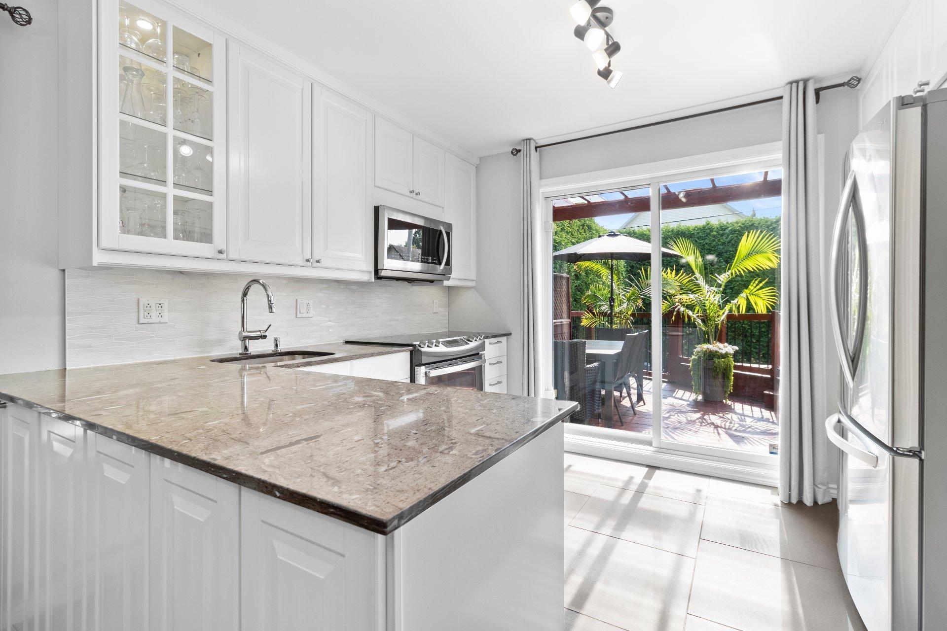 









3869


Rue des Pervenches

,
Longueuil (Saint-Hubert),




QC
J3Y8Z6

