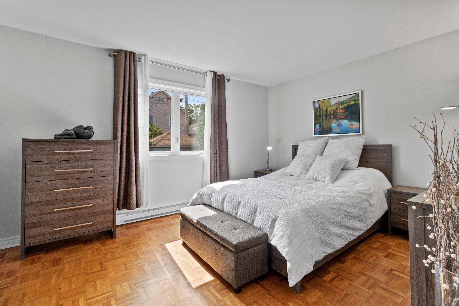 









3869


Rue des Pervenches

,
Longueuil (Saint-Hubert),




QC
J3Y8Z6

