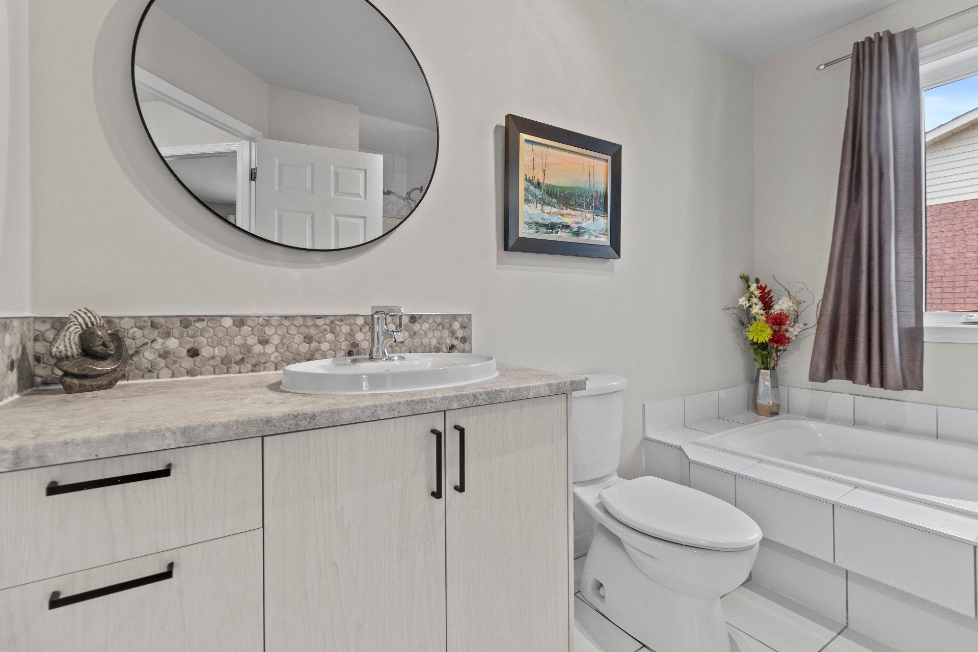 









3869


Rue des Pervenches

,
Longueuil (Saint-Hubert),




QC
J3Y8Z6

