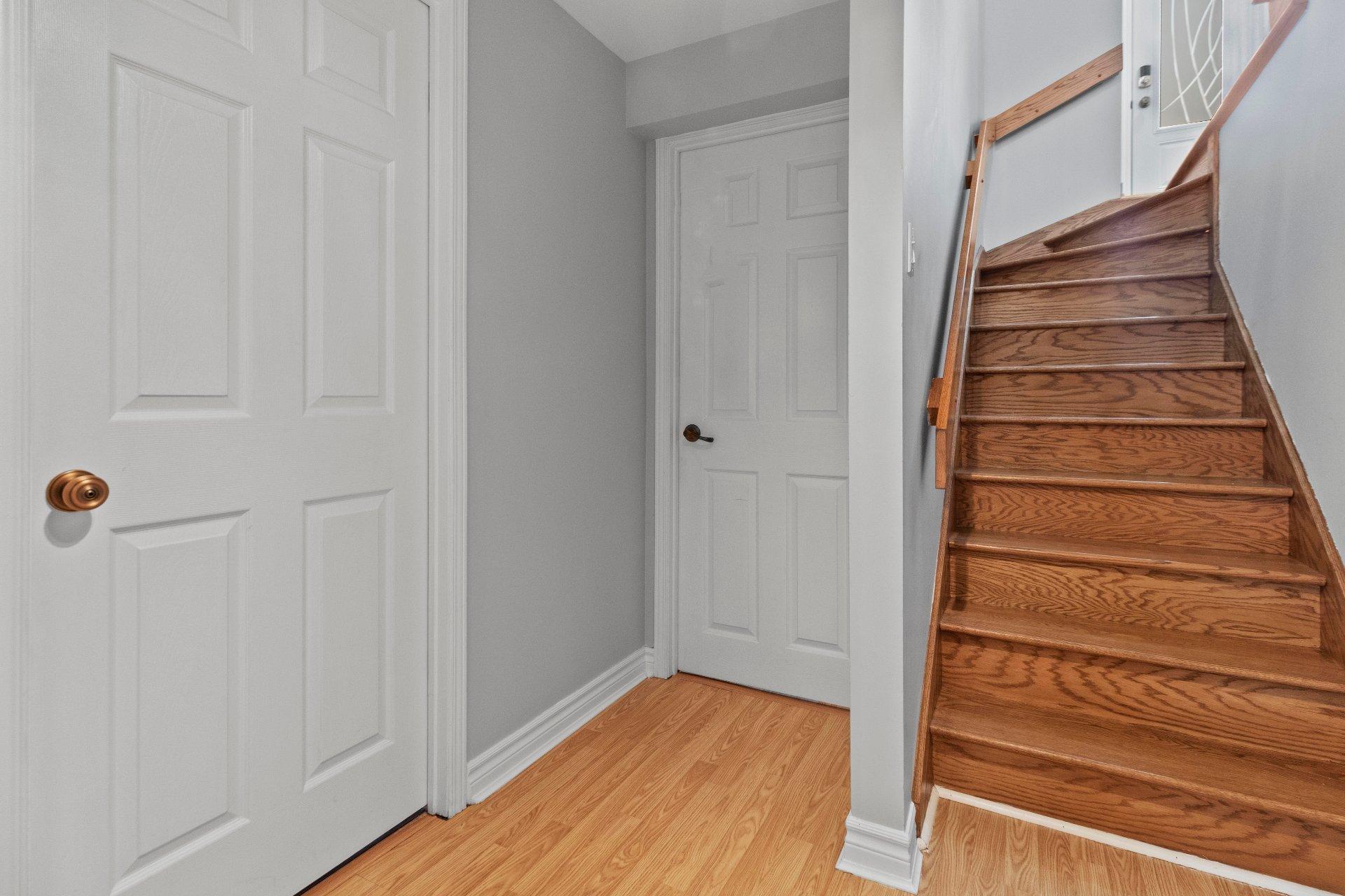 









3869


Rue des Pervenches

,
Longueuil (Saint-Hubert),




QC
J3Y8Z6

