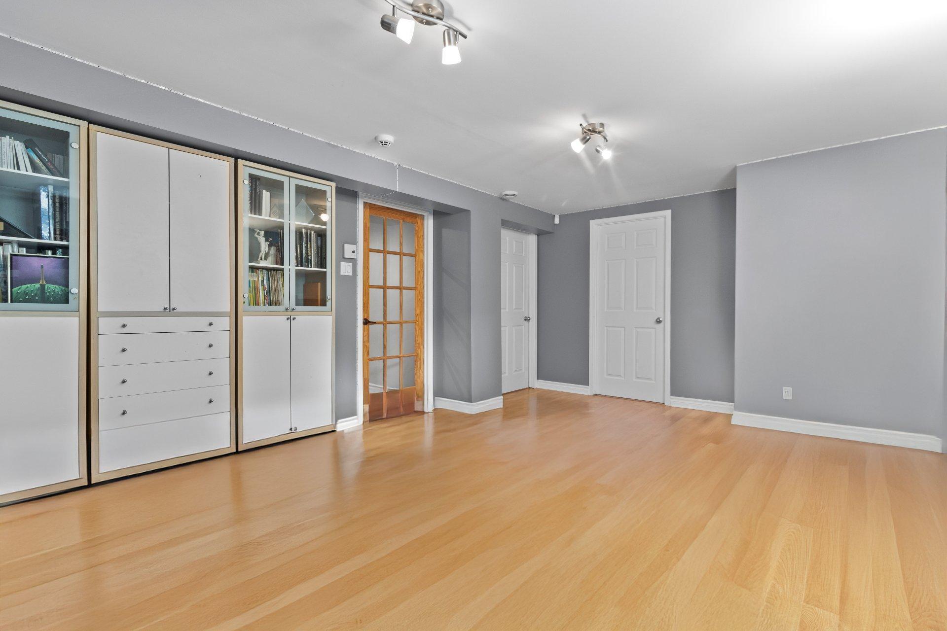 









3869


Rue des Pervenches

,
Longueuil (Saint-Hubert),




QC
J3Y8Z6

