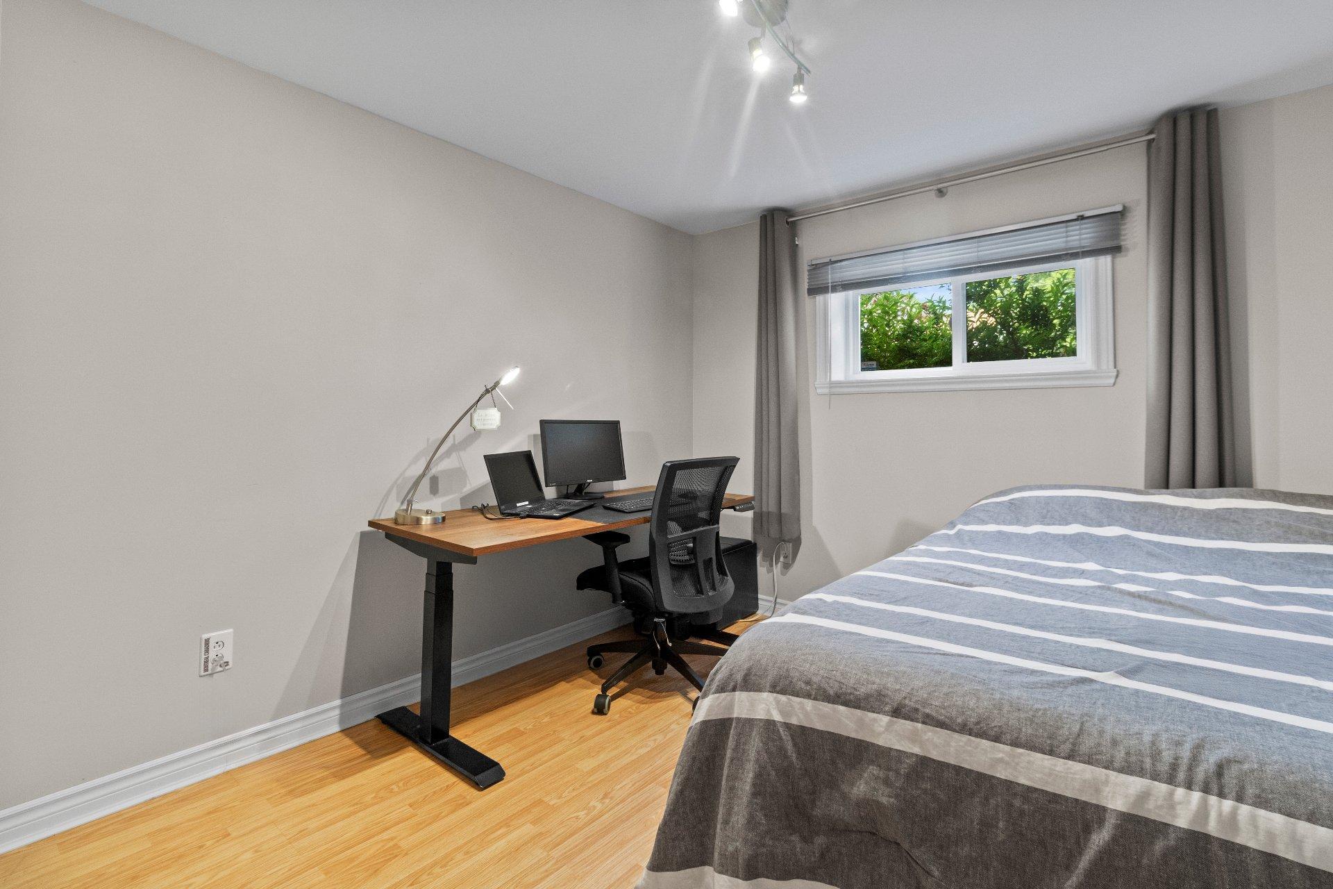 









3869


Rue des Pervenches

,
Longueuil (Saint-Hubert),




QC
J3Y8Z6

