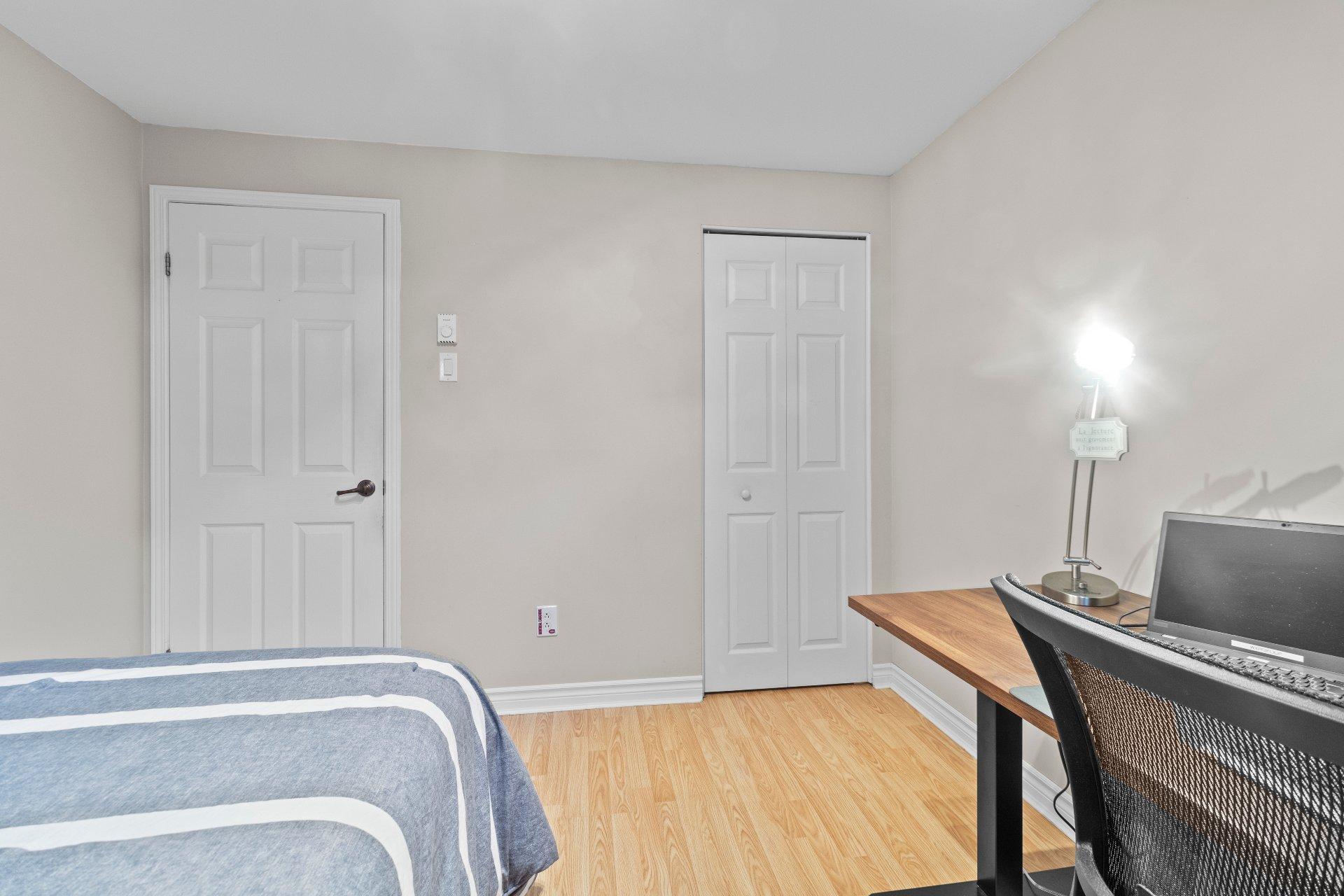 









3869


Rue des Pervenches

,
Longueuil (Saint-Hubert),




QC
J3Y8Z6

