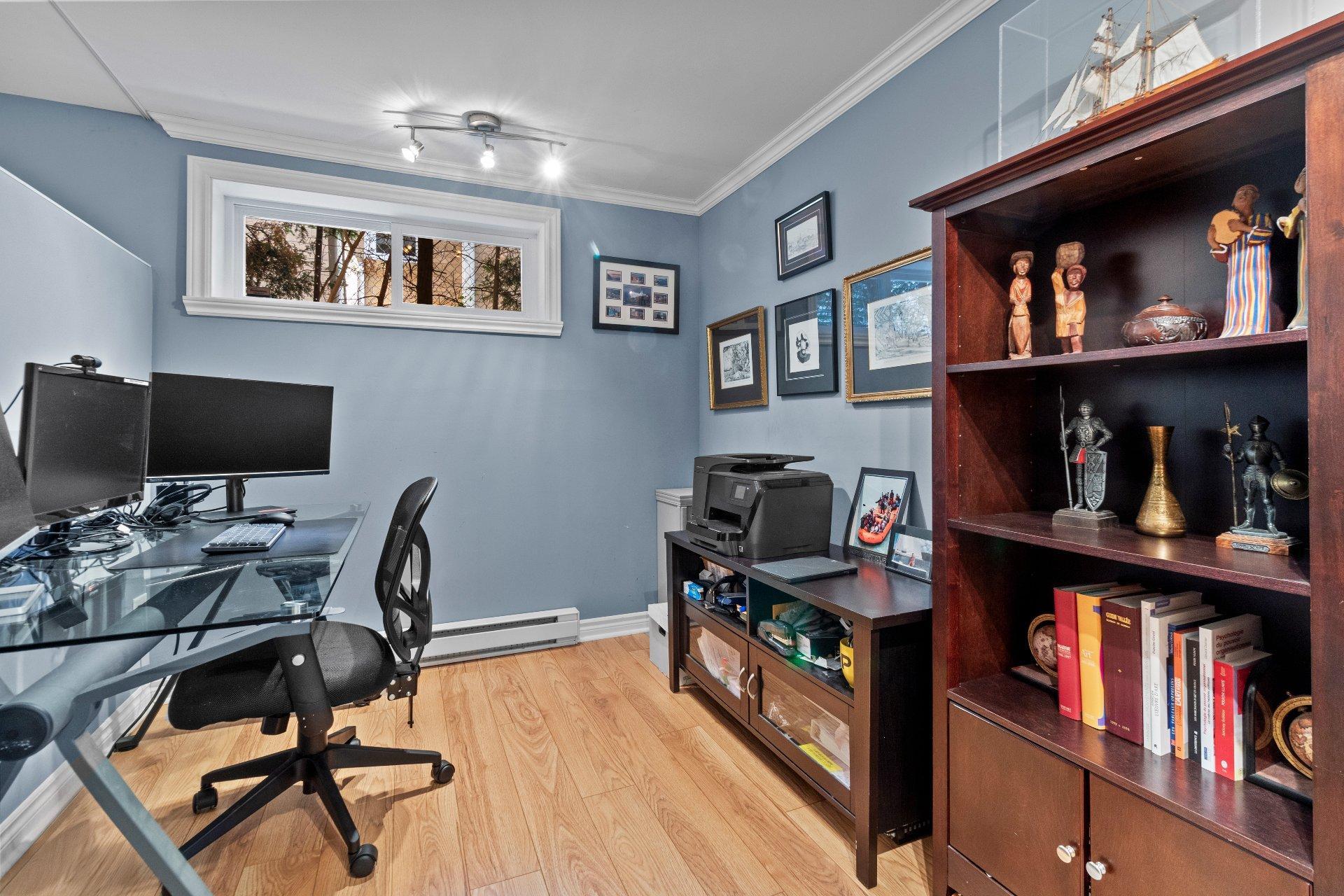 









3869


Rue des Pervenches

,
Longueuil (Saint-Hubert),




QC
J3Y8Z6

