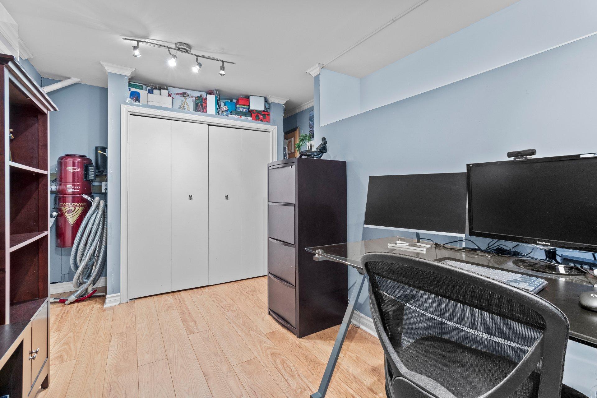 









3869


Rue des Pervenches

,
Longueuil (Saint-Hubert),




QC
J3Y8Z6

