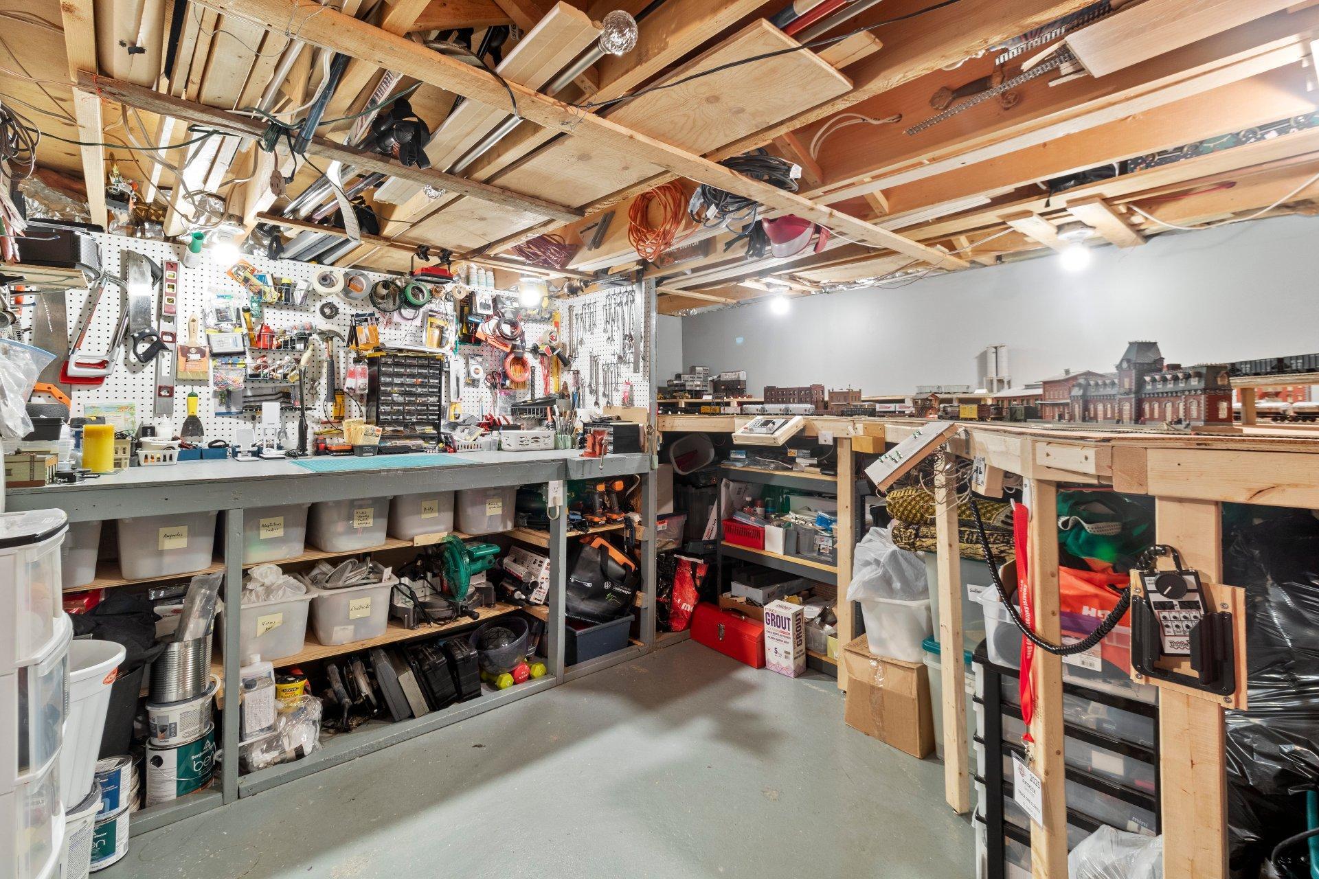 









3869


Rue des Pervenches

,
Longueuil (Saint-Hubert),




QC
J3Y8Z6

