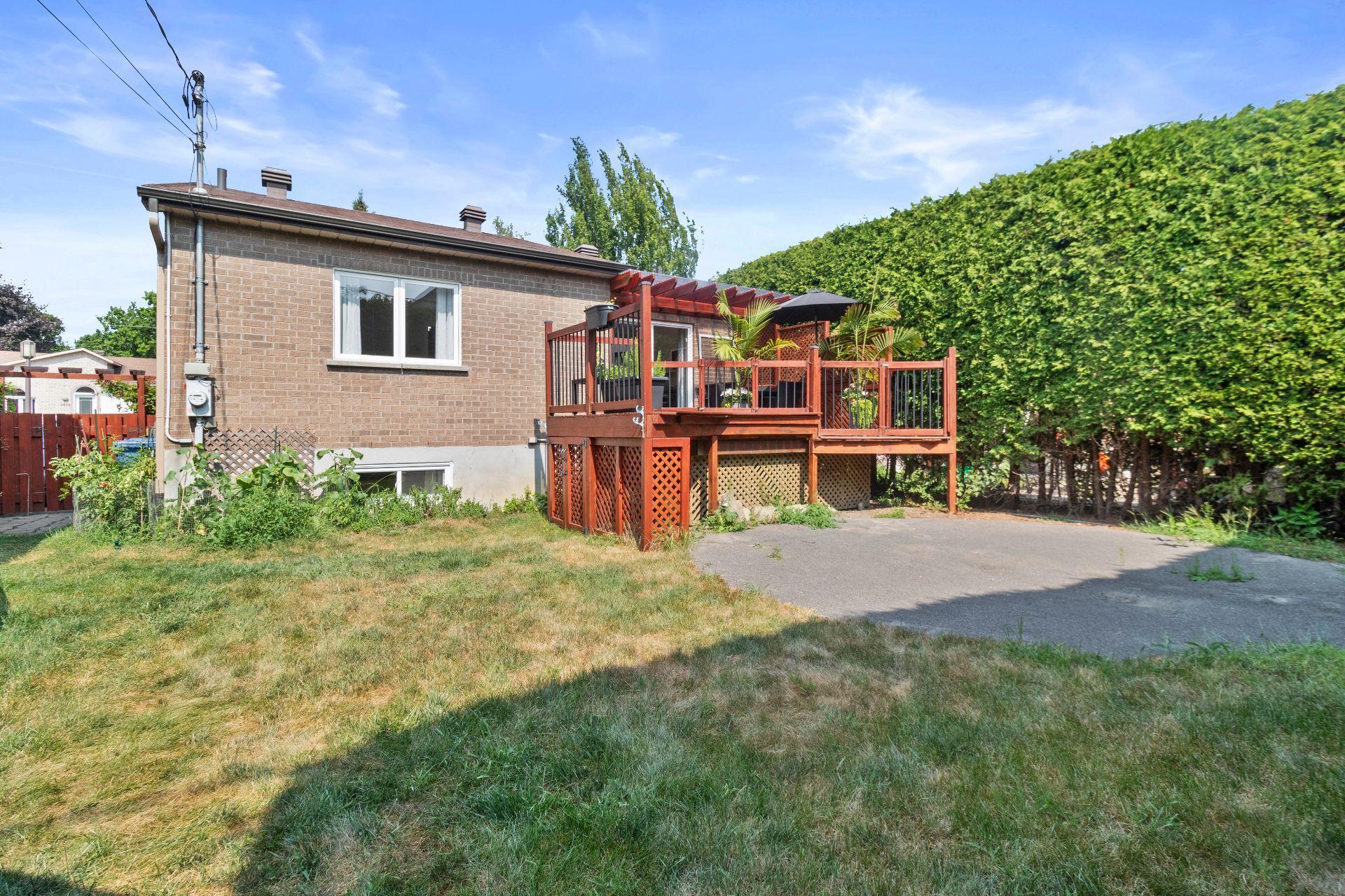 









3869


Rue des Pervenches

,
Longueuil (Saint-Hubert),




QC
J3Y8Z6

