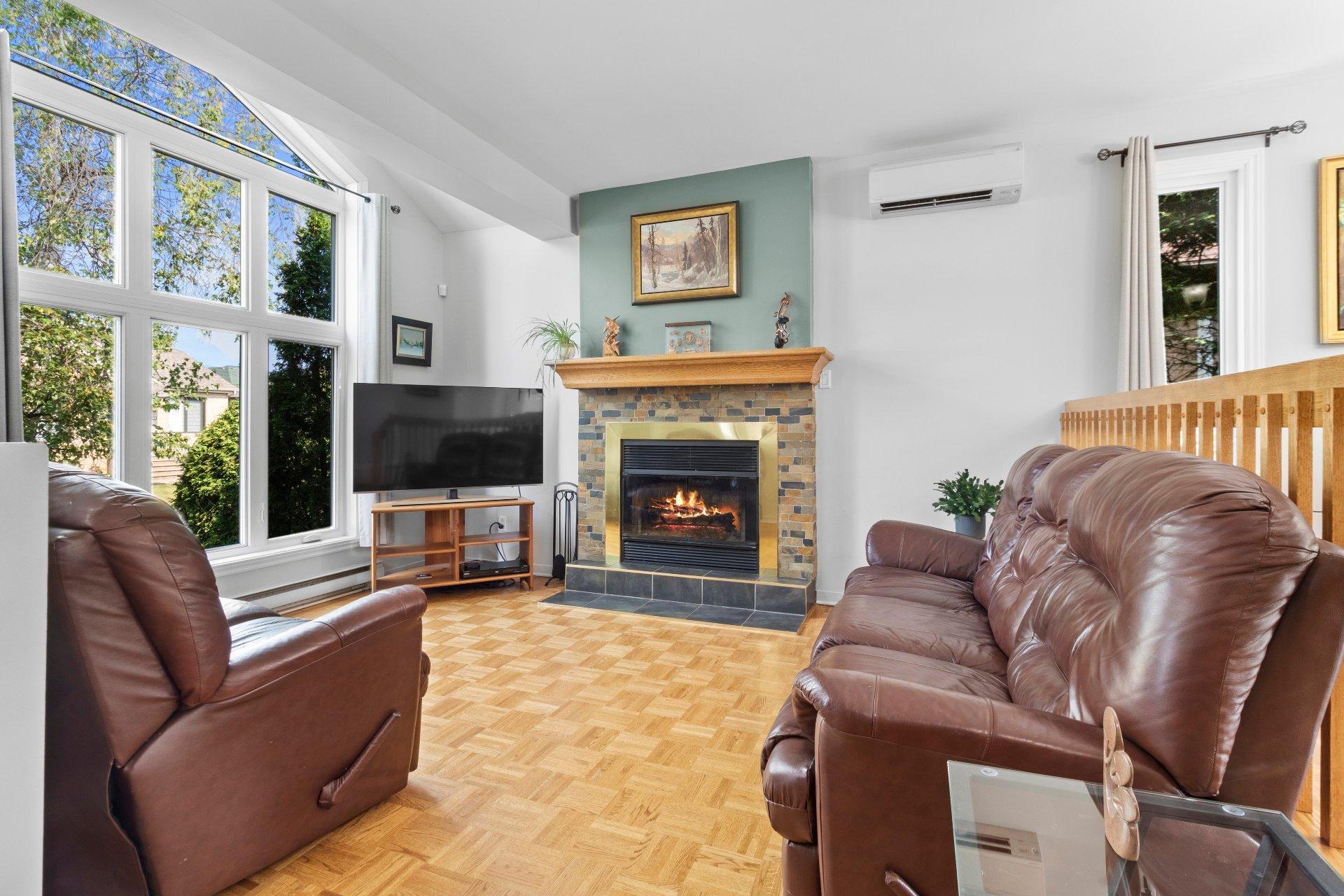 









3869


Rue des Pervenches

,
Longueuil (Saint-Hubert),




QC
J3Y8Z6


