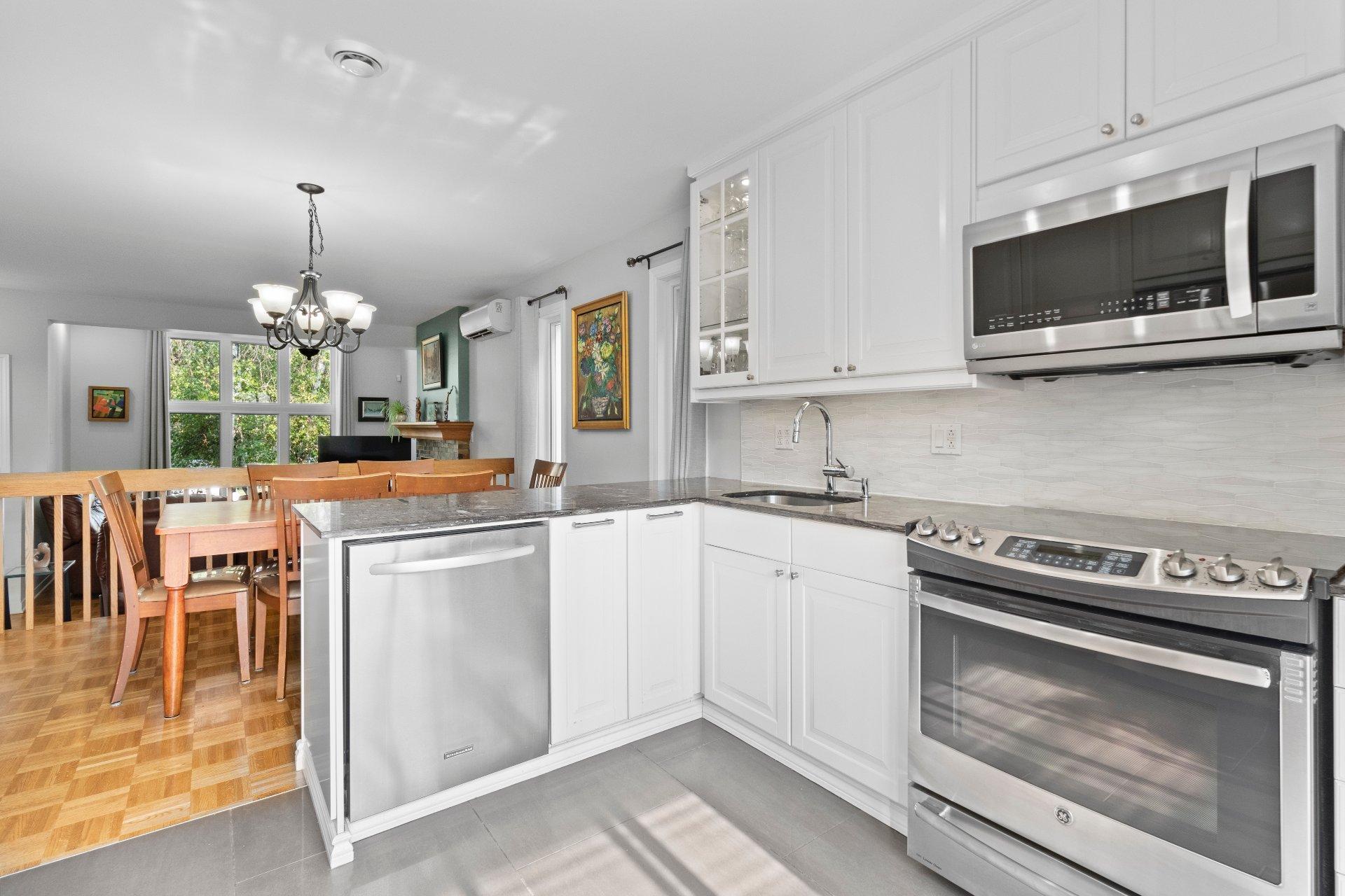 









3869


Rue des Pervenches

,
Longueuil (Saint-Hubert),




QC
J3Y8Z6

