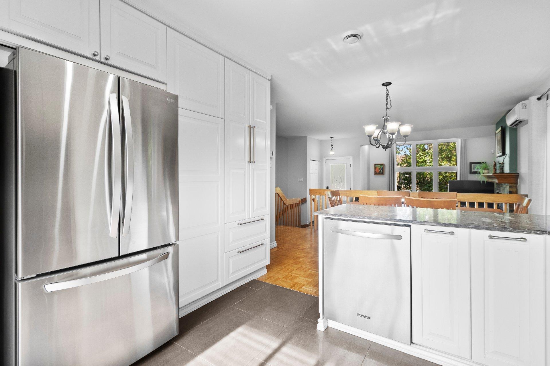 









3869


Rue des Pervenches

,
Longueuil (Saint-Hubert),




QC
J3Y8Z6


