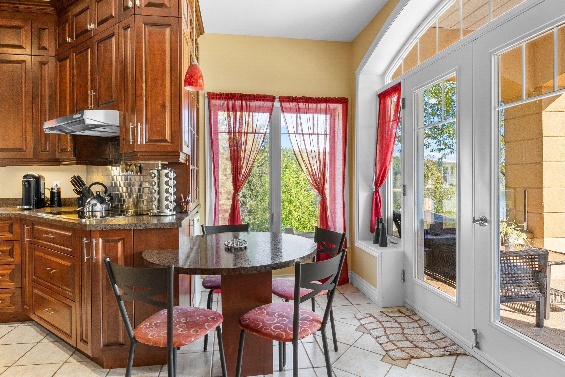 









523


Ch. de la Rivière-Bergeron

,
Piopolis,




QC
G0Y1H0

