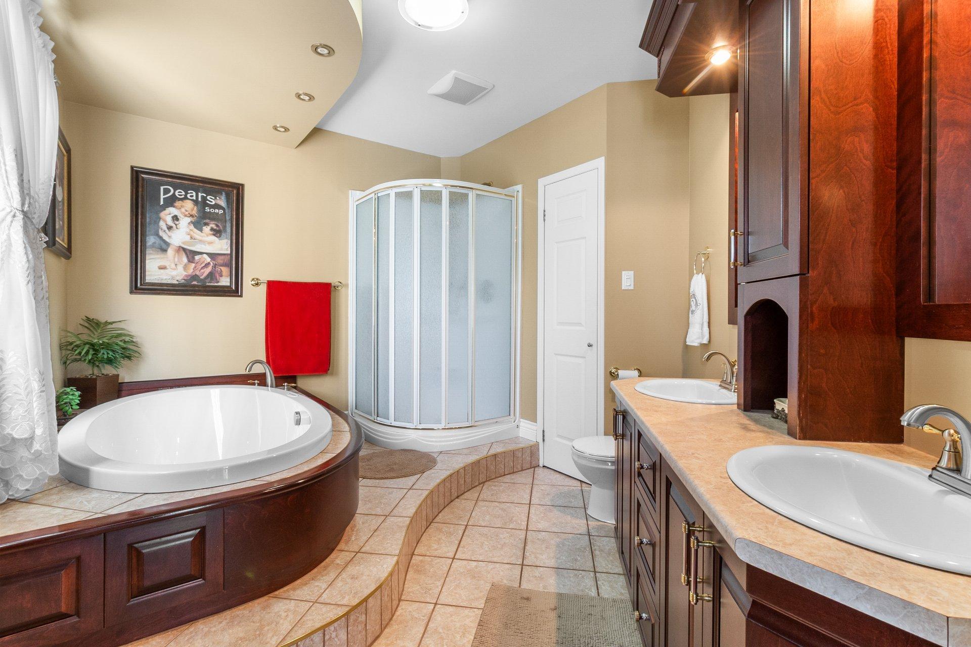 









523


Ch. de la Rivière-Bergeron

,
Piopolis,




QC
G0Y1H0

