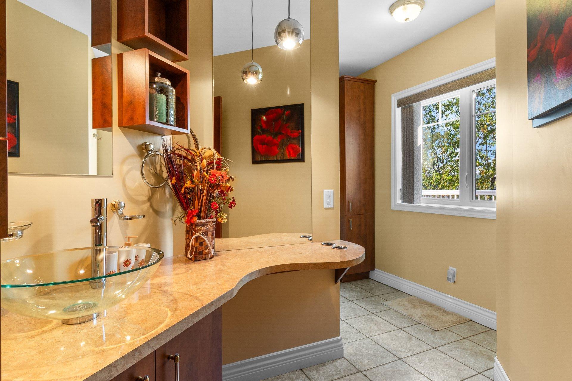 









523


Ch. de la Rivière-Bergeron

,
Piopolis,




QC
G0Y1H0

