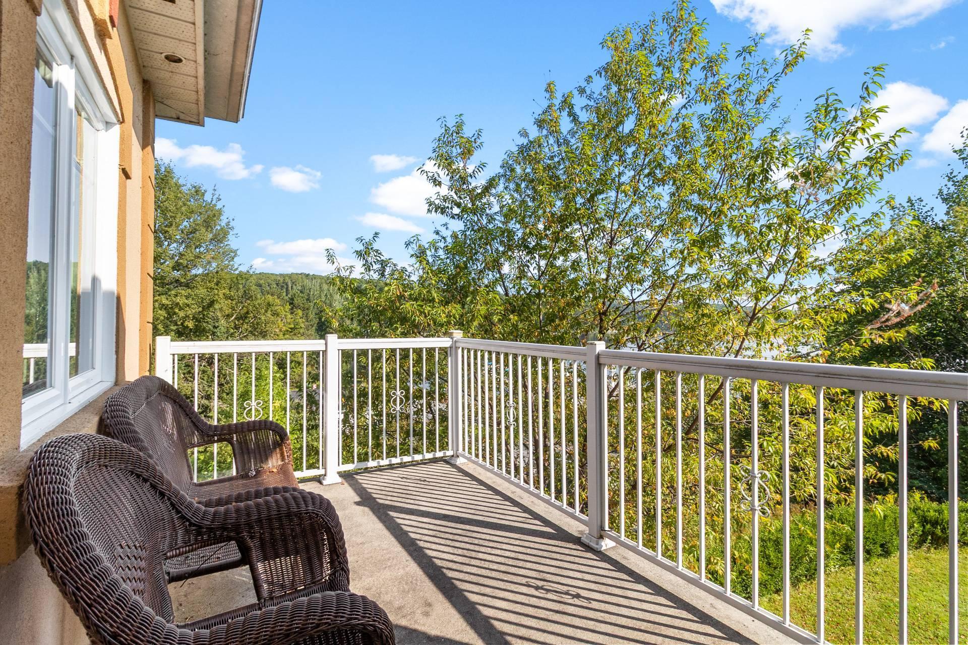 









523


Ch. de la Rivière-Bergeron

,
Piopolis,




QC
G0Y1H0

