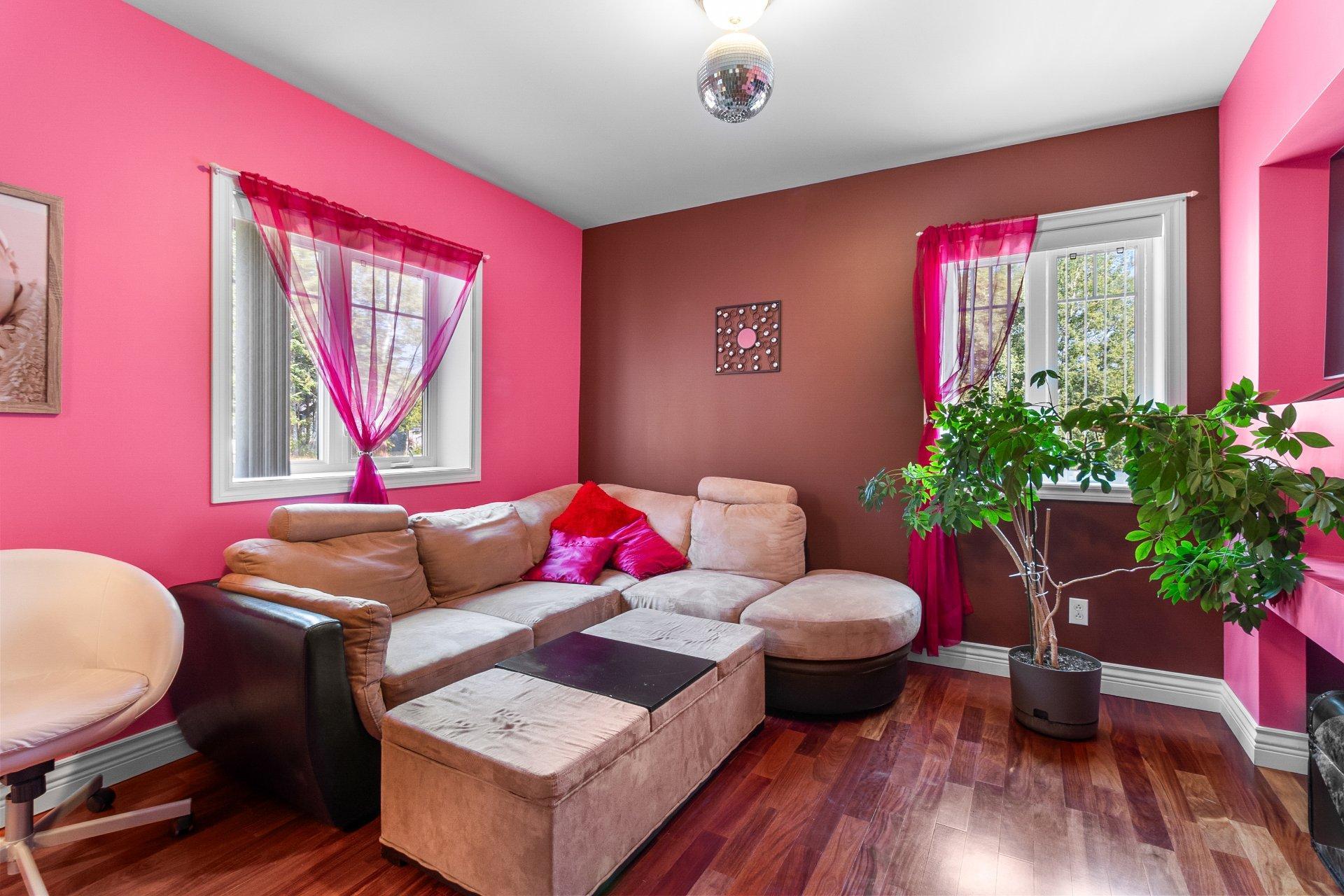 









523


Ch. de la Rivière-Bergeron

,
Piopolis,




QC
G0Y1H0

