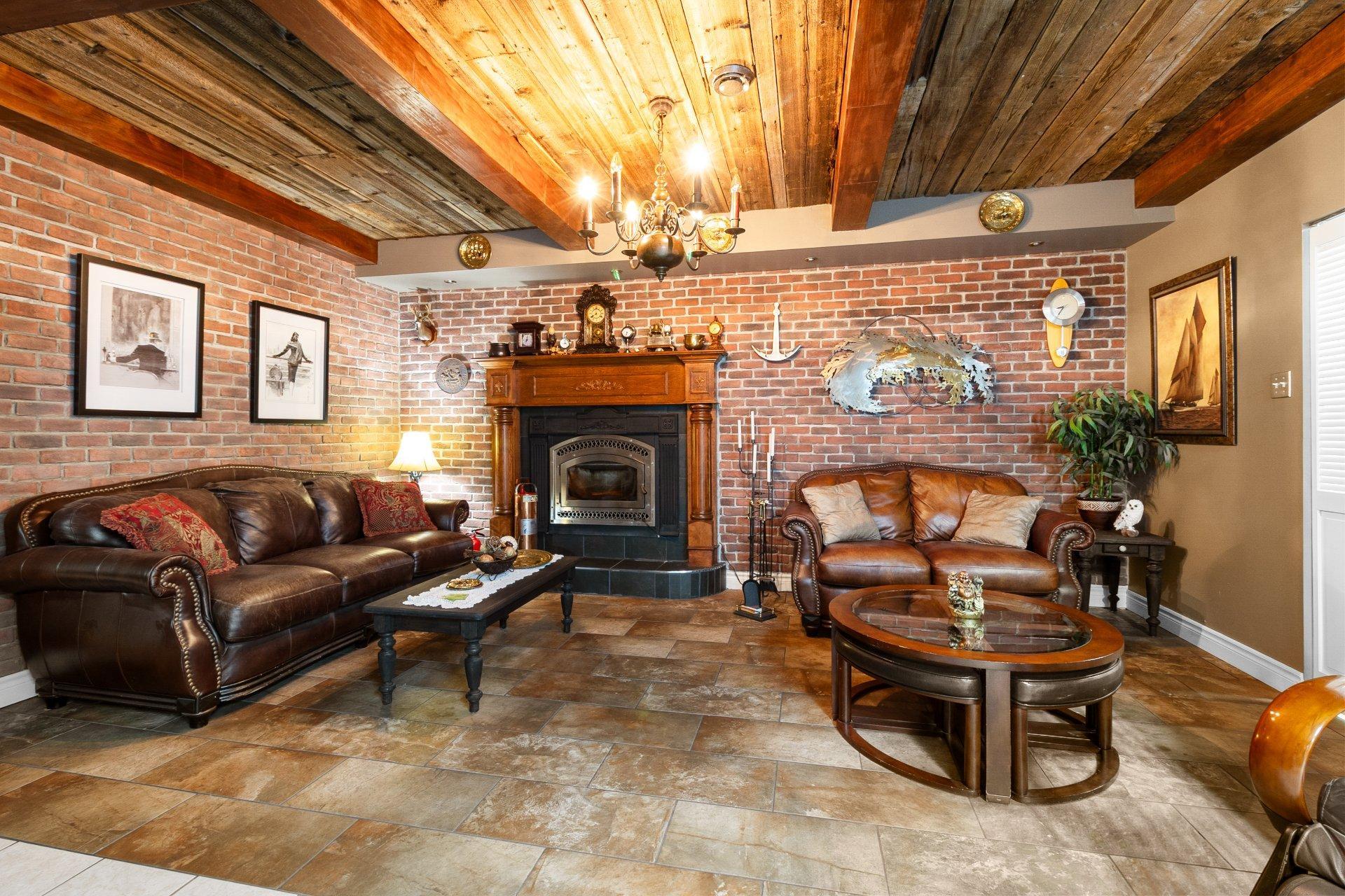 









523


Ch. de la Rivière-Bergeron

,
Piopolis,




QC
G0Y1H0

