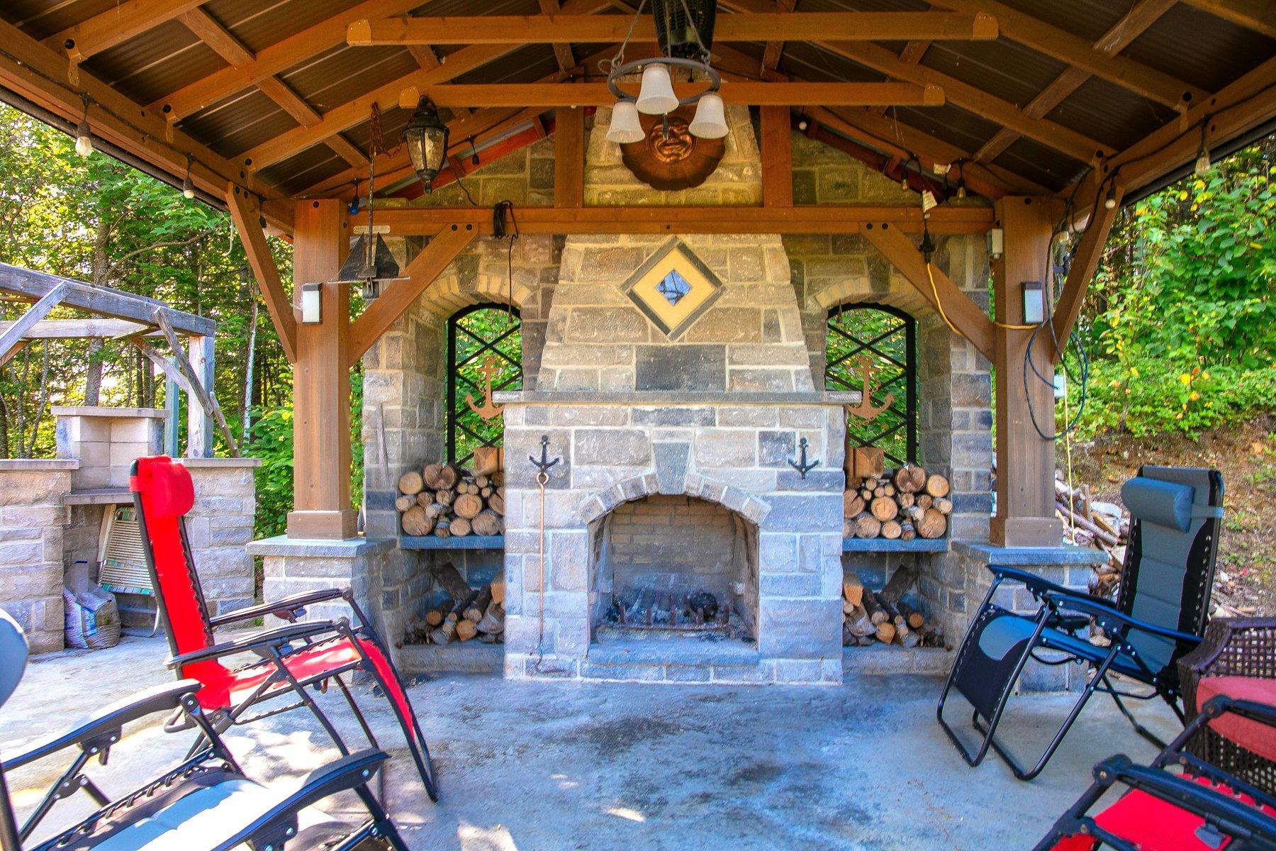 









523


Ch. de la Rivière-Bergeron

,
Piopolis,




QC
G0Y1H0

