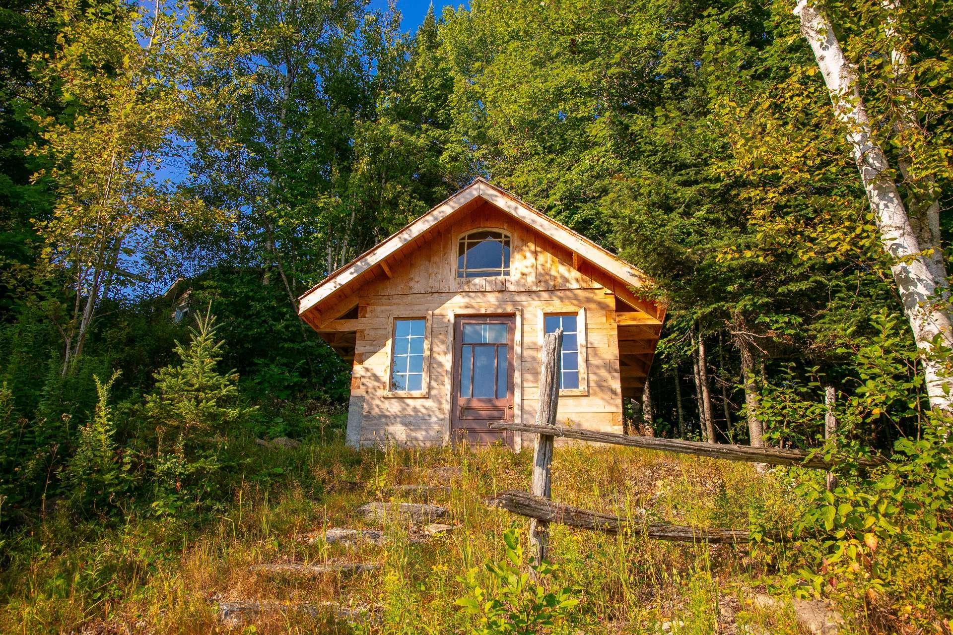 









523


Ch. de la Rivière-Bergeron

,
Piopolis,




QC
G0Y1H0

