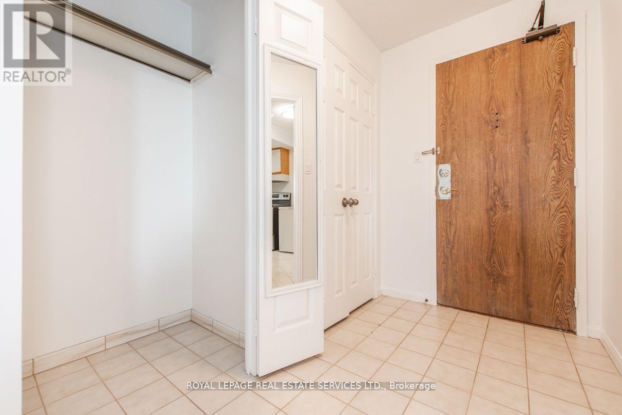 












1404 - 95 LA ROSE AVENUE

,
Toronto,




Ontario
M9P3T2

