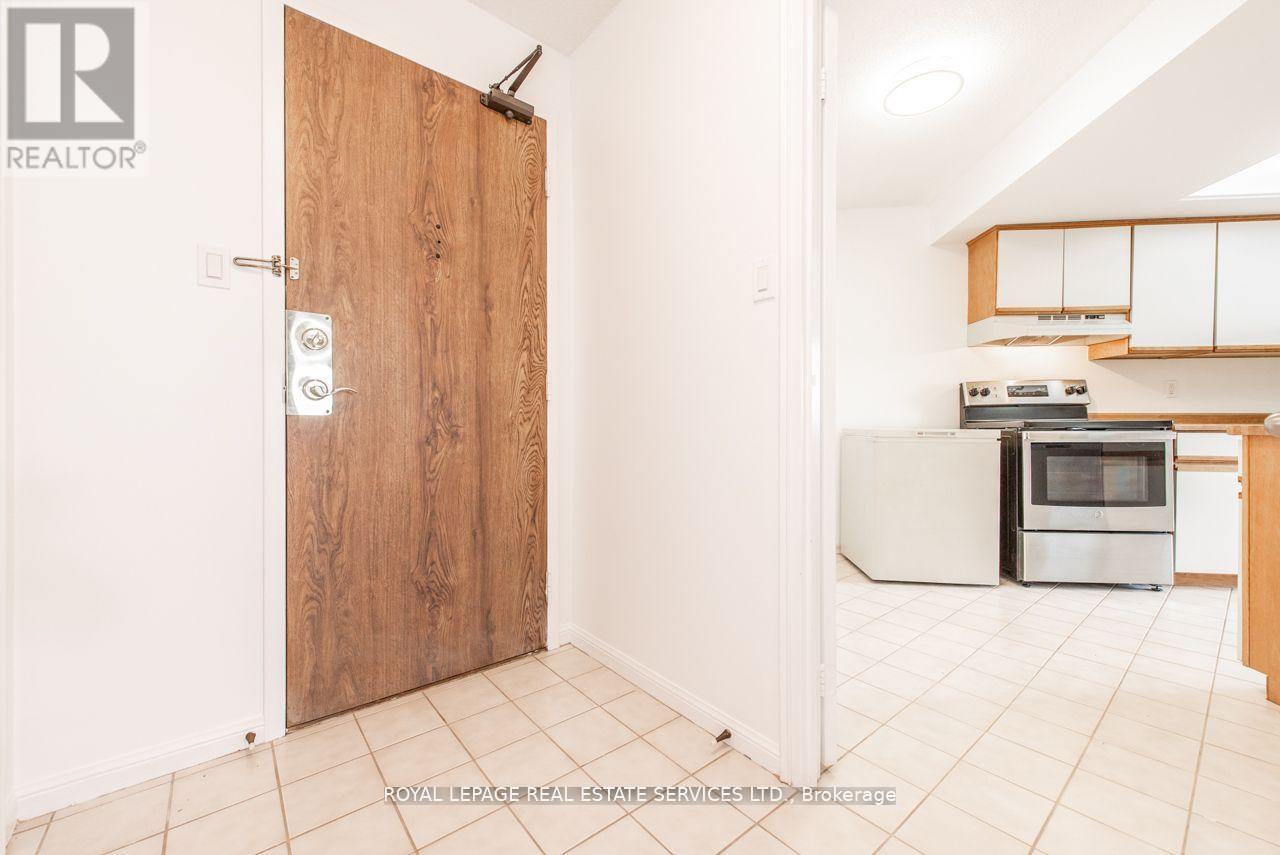 












1404 - 95 LA ROSE AVENUE

,
Toronto,




Ontario
M9P3T2

