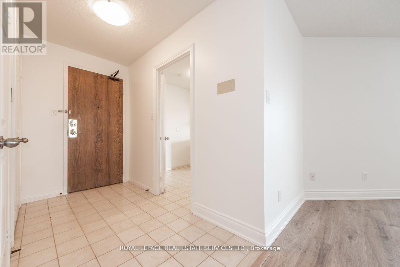 












1404 - 95 LA ROSE AVENUE

,
Toronto,




Ontario
M9P3T2

