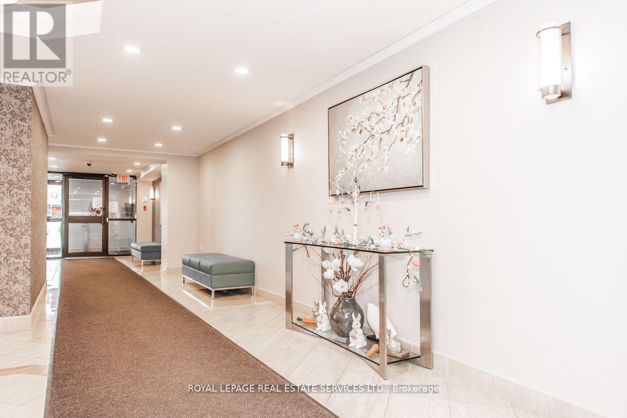 












1404 - 95 LA ROSE AVENUE

,
Toronto,




Ontario
M9P3T2

