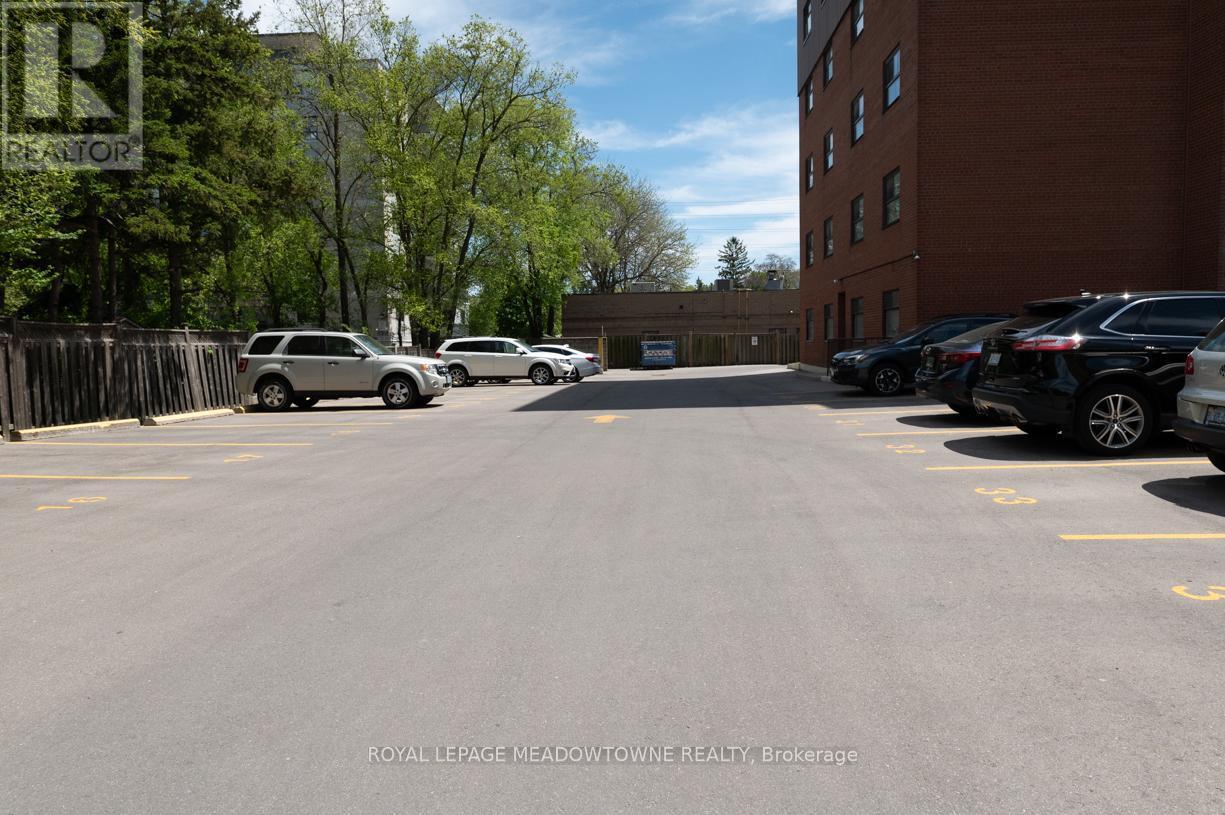 












405 - 1017 SENECA AVENUE

,
Mississauga,




Ontario
L5G3X5

