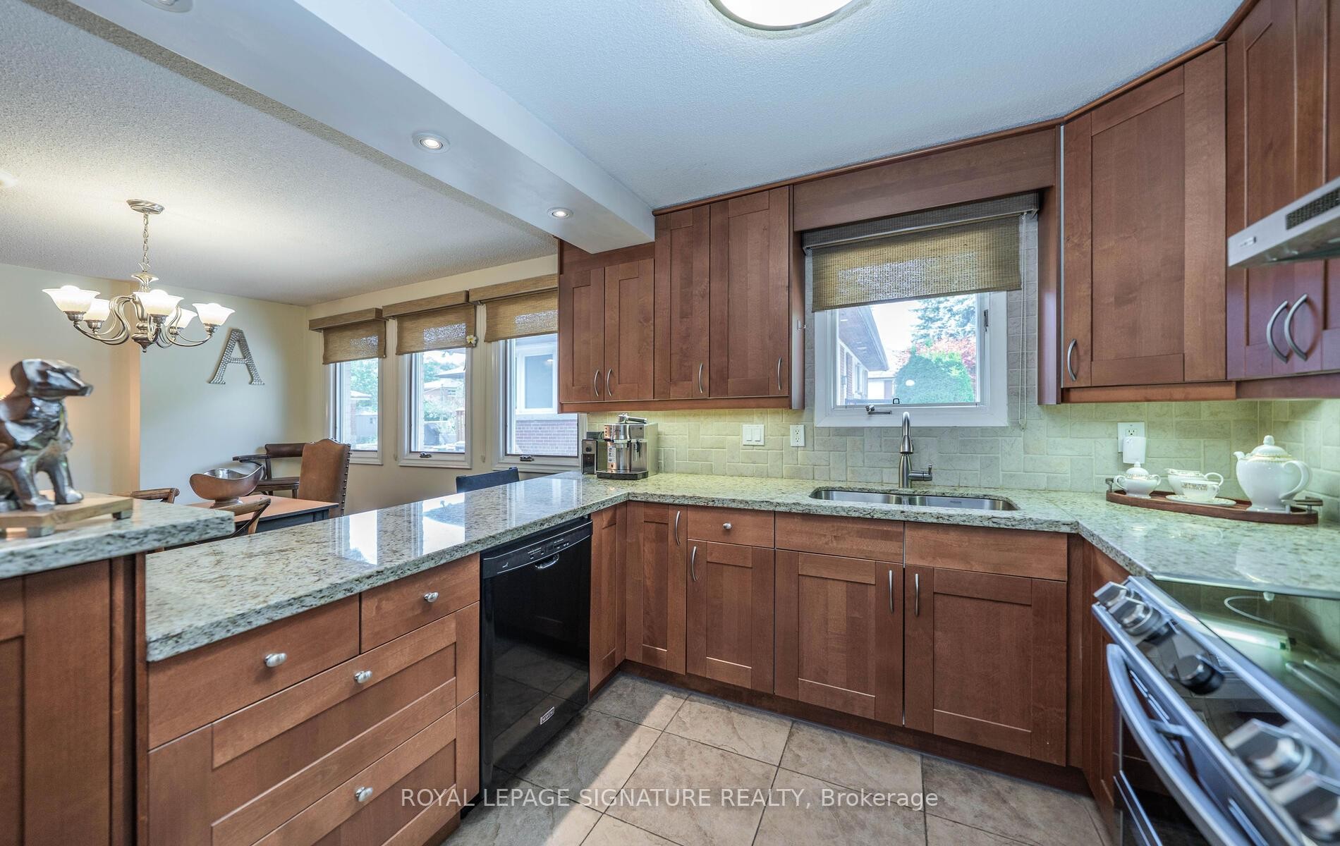 









2098


Pharmacy

Avenue,
Toronto,




ON
M1W 1H8


