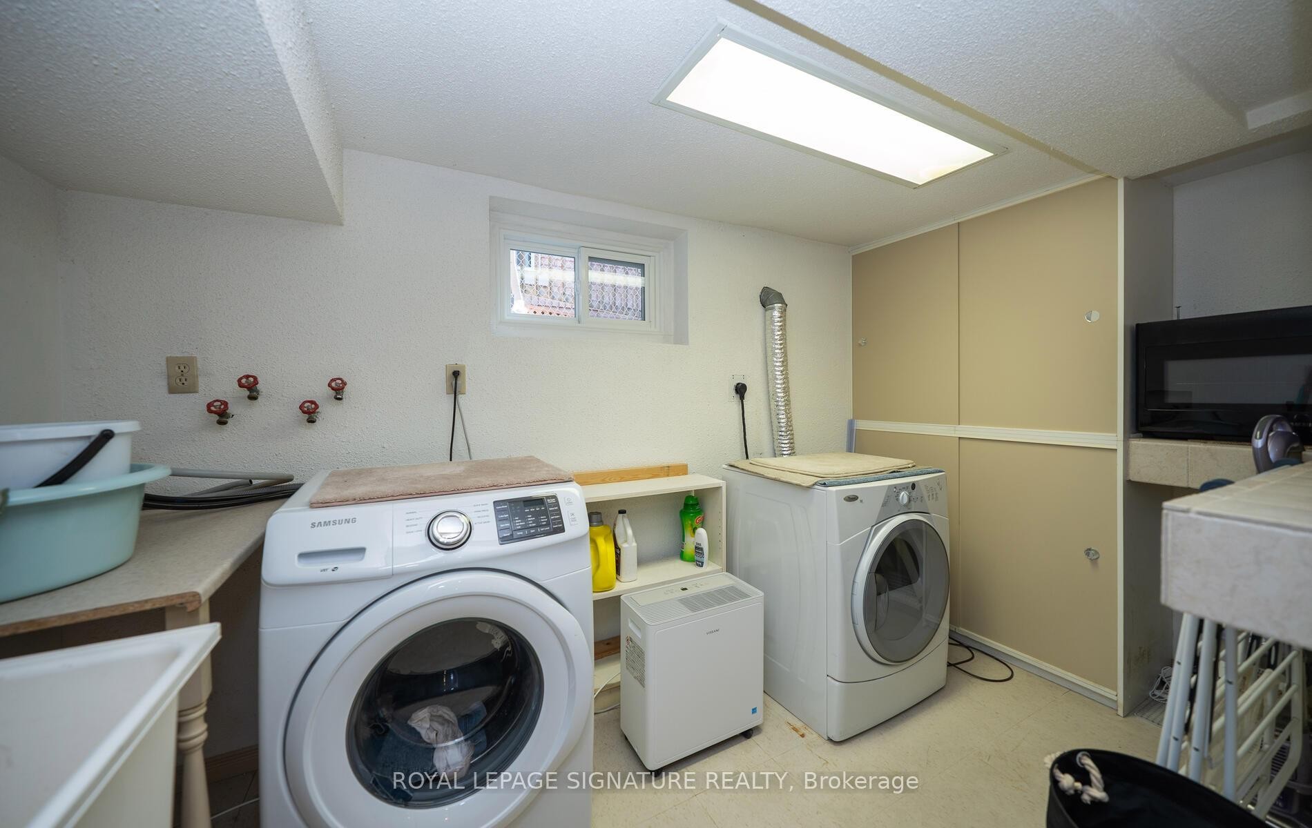 









2098


Pharmacy

Avenue,
Toronto,




ON
M1W 1H8

