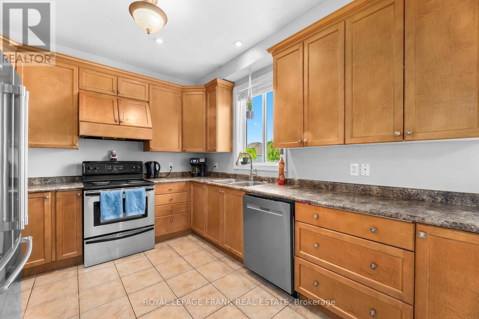 












39 CUTLER DRIVE

,
Clarington (Newcastle),




Ontario
L1B1M4

