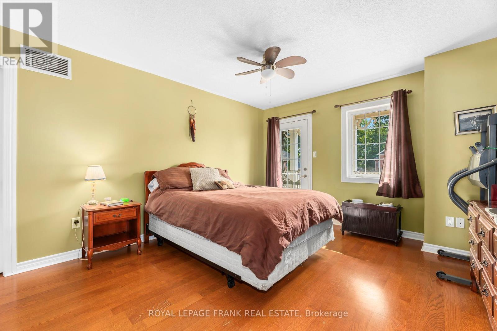 












39 CUTLER DRIVE

,
Clarington (Newcastle),




Ontario
L1B1M4

