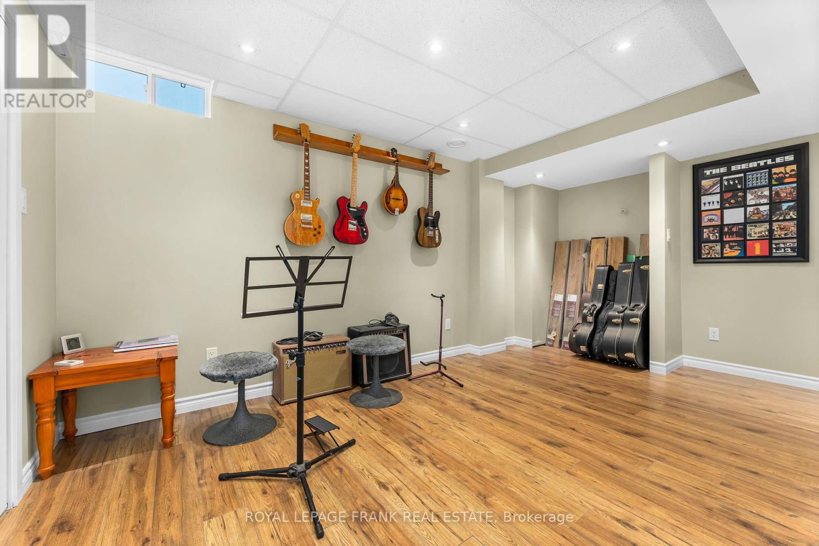 












39 CUTLER DRIVE

,
Clarington (Newcastle),




Ontario
L1B1M4

