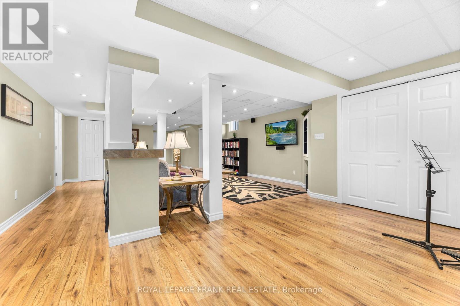 












39 CUTLER DRIVE

,
Clarington (Newcastle),




Ontario
L1B1M4

