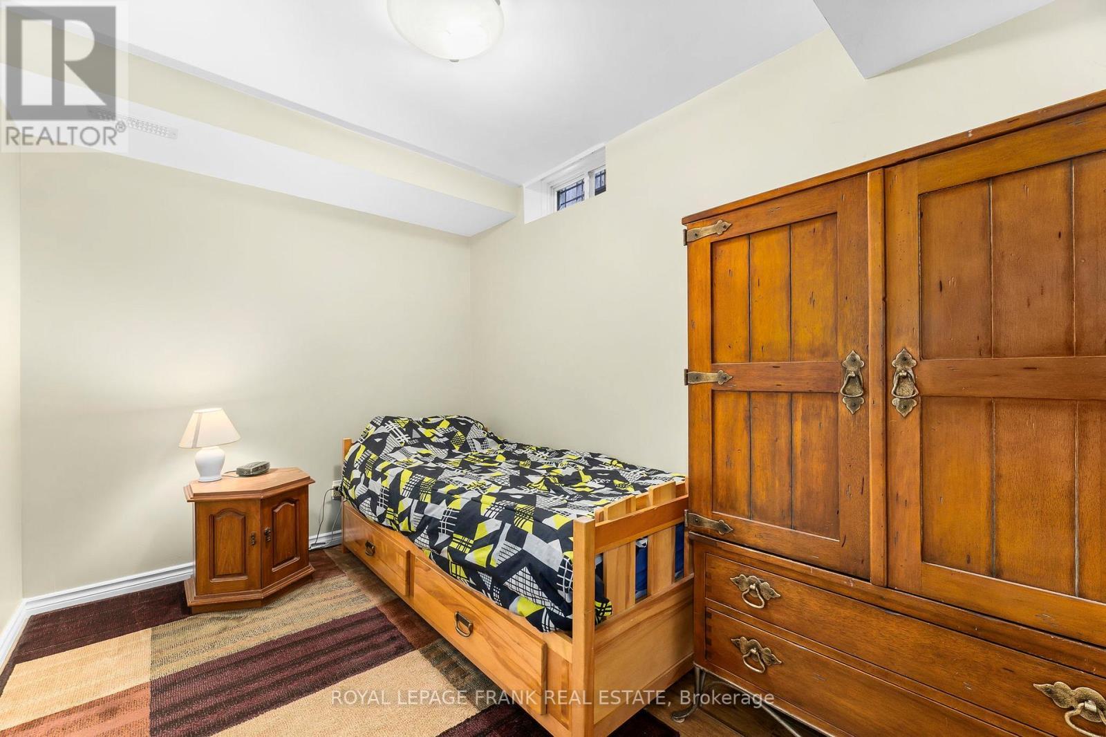 












39 CUTLER DRIVE

,
Clarington (Newcastle),




Ontario
L1B1M4

