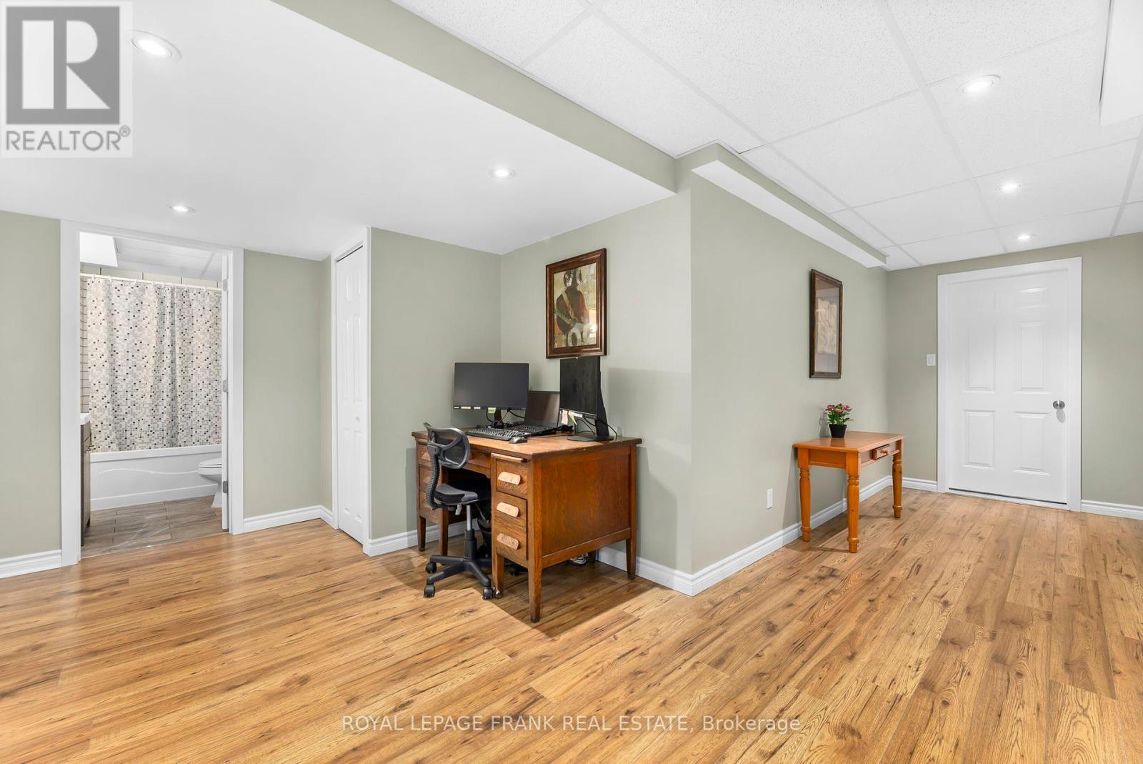 












39 CUTLER DRIVE

,
Clarington (Newcastle),




Ontario
L1B1M4

