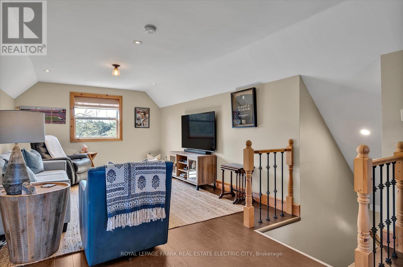












369 DOUGLAS ROAD

,
Douro-Dummer,




Ontario
K0L3A0

