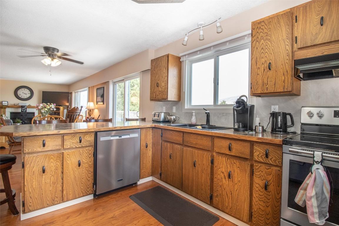 









6335


Topham

Place,
Peachland,




BC
V0H 1X0

