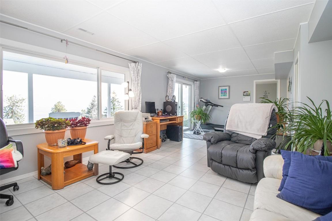 









6335


Topham

Place,
Peachland,




BC
V0H 1X0

