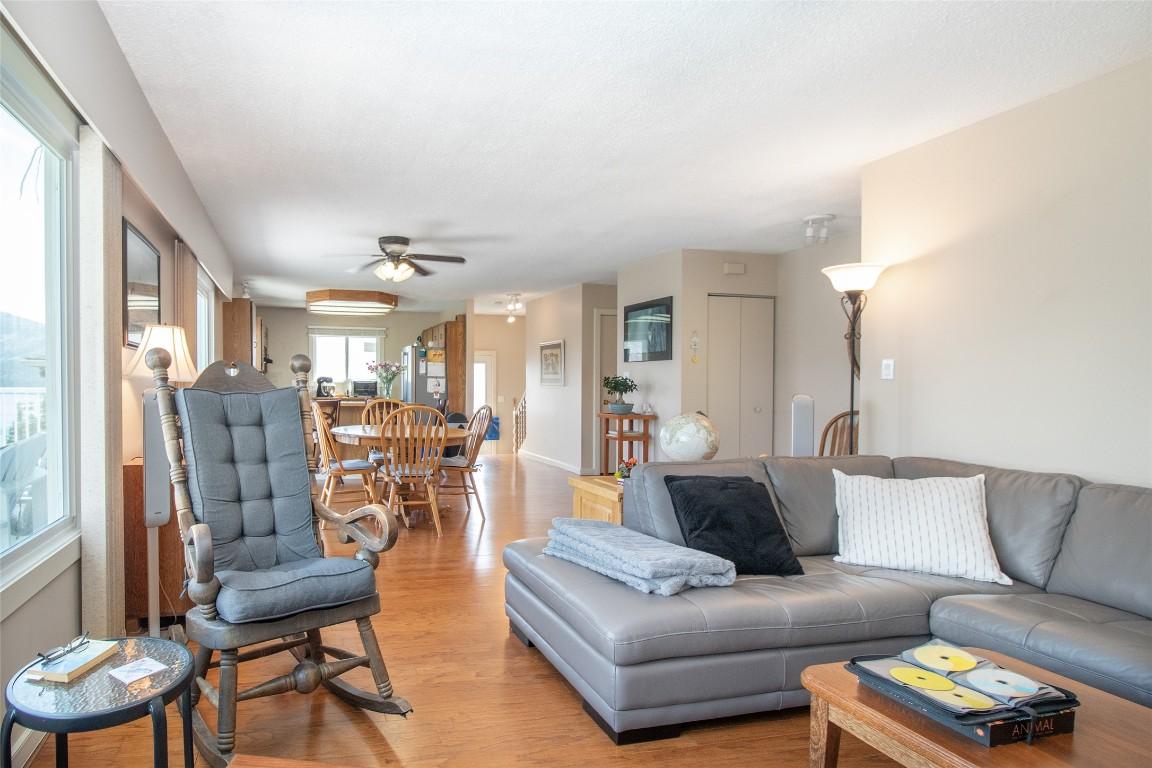 









6335


Topham

Place,
Peachland,




BC
V0H 1X0

