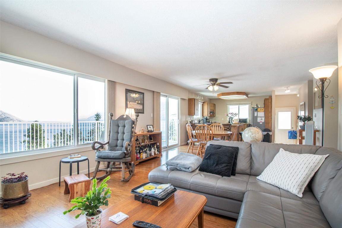 









6335


Topham

Place,
Peachland,




BC
V0H 1X0

