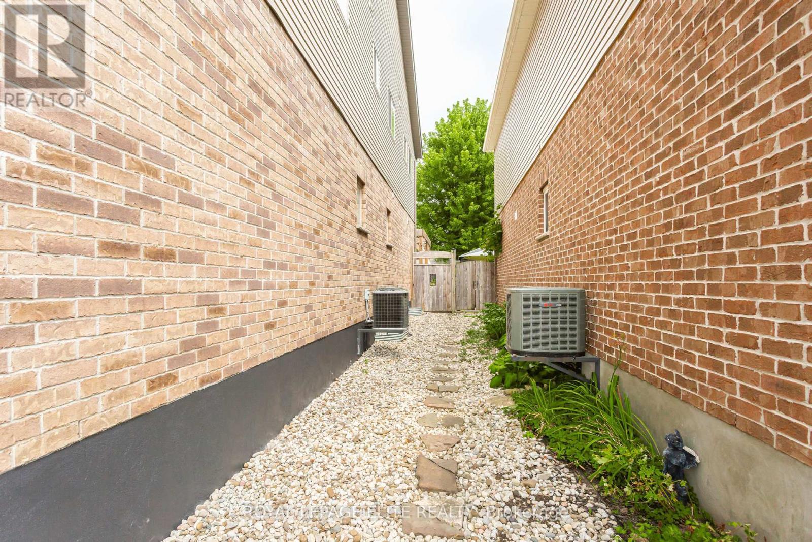












49 PRESTON DRIVE

,
Orangeville,




Ontario
L9W4K3

