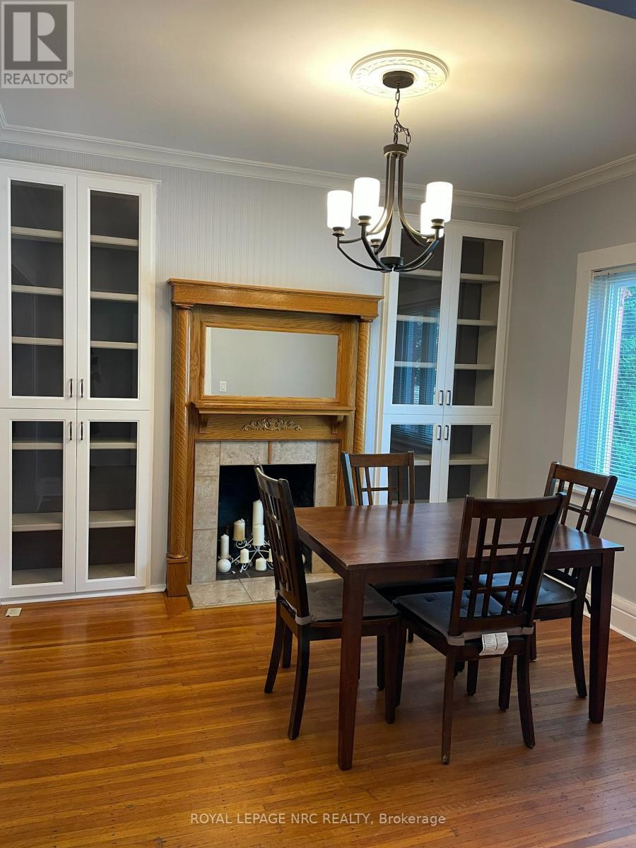 












31 1/2 ACADEMY STREET

,
St. Catharines (Downtown),




Ontario
L2R4Z9


