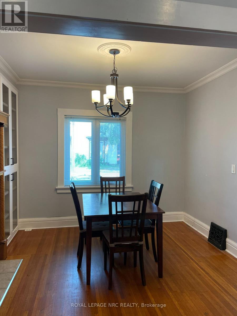 












31 1/2 ACADEMY STREET

,
St. Catharines (Downtown),




Ontario
L2R4Z9

