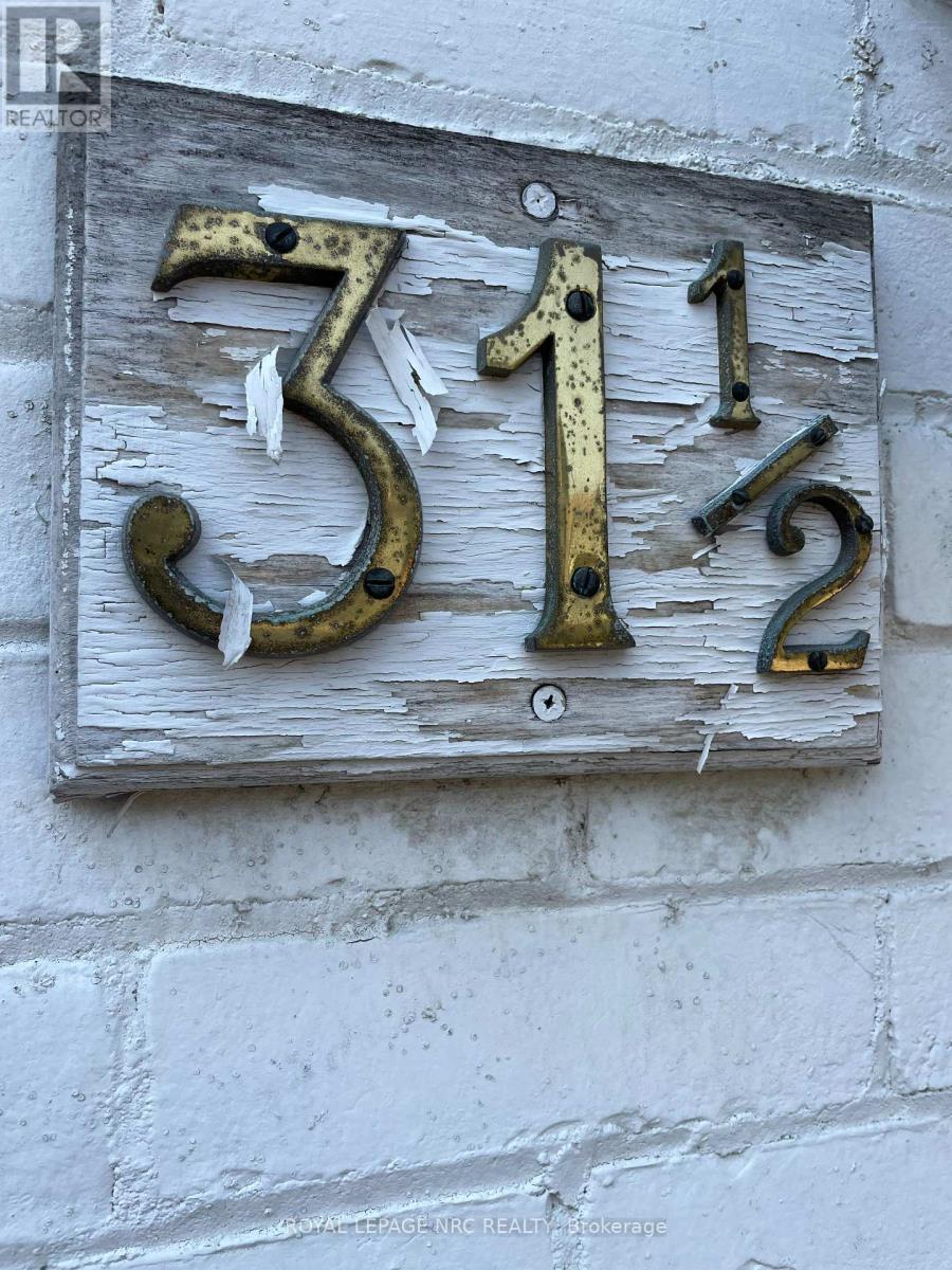 












31 1/2 ACADEMY STREET

,
St. Catharines (Downtown),




Ontario
L2R4Z9

