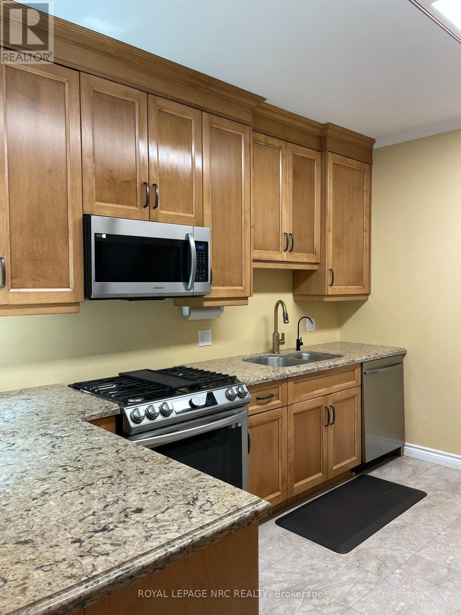 












31 1/2 ACADEMY STREET

,
St. Catharines (Downtown),




Ontario
L2R4Z9

