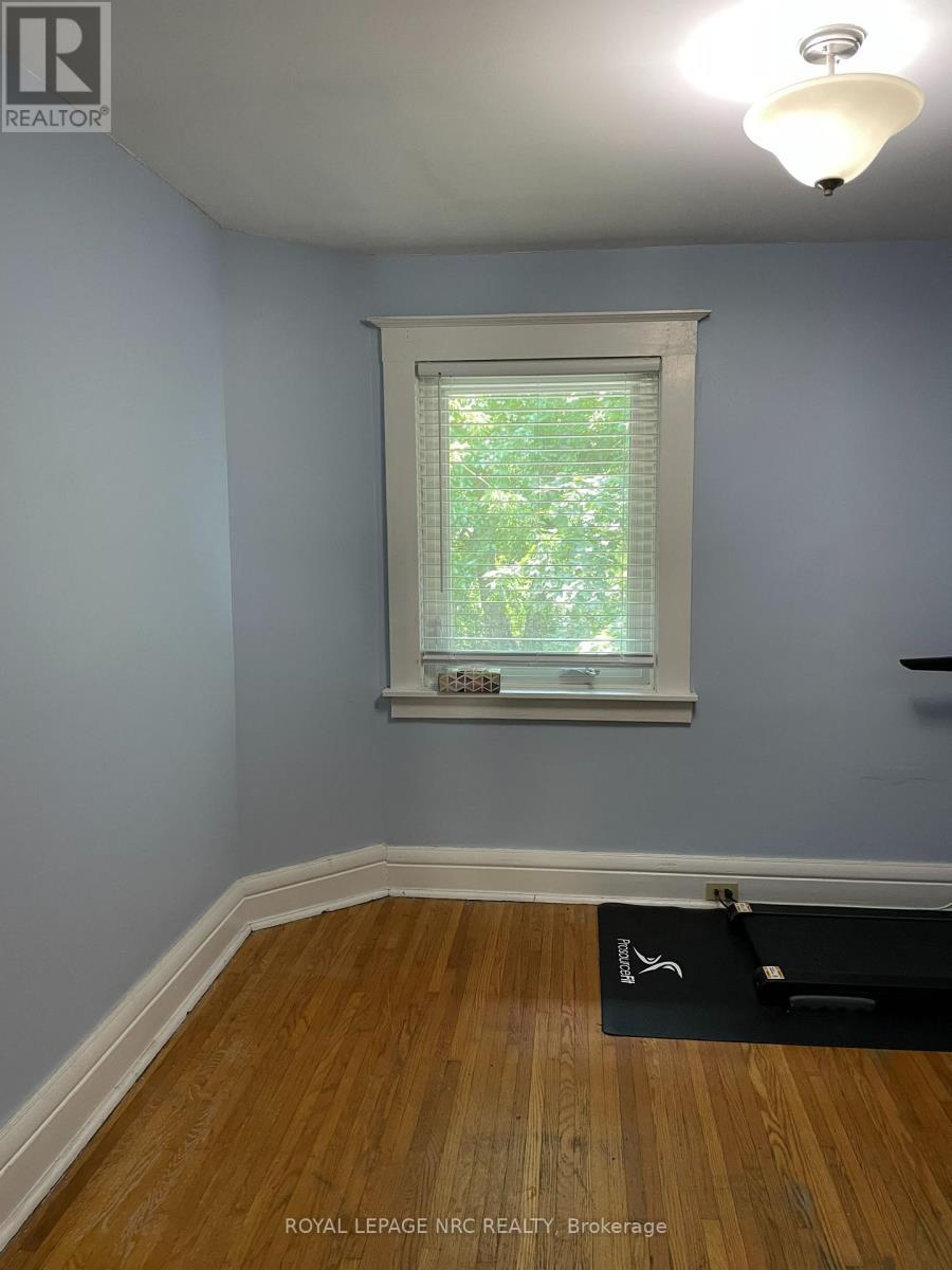 












31 1/2 ACADEMY STREET

,
St. Catharines (Downtown),




Ontario
L2R4Z9

