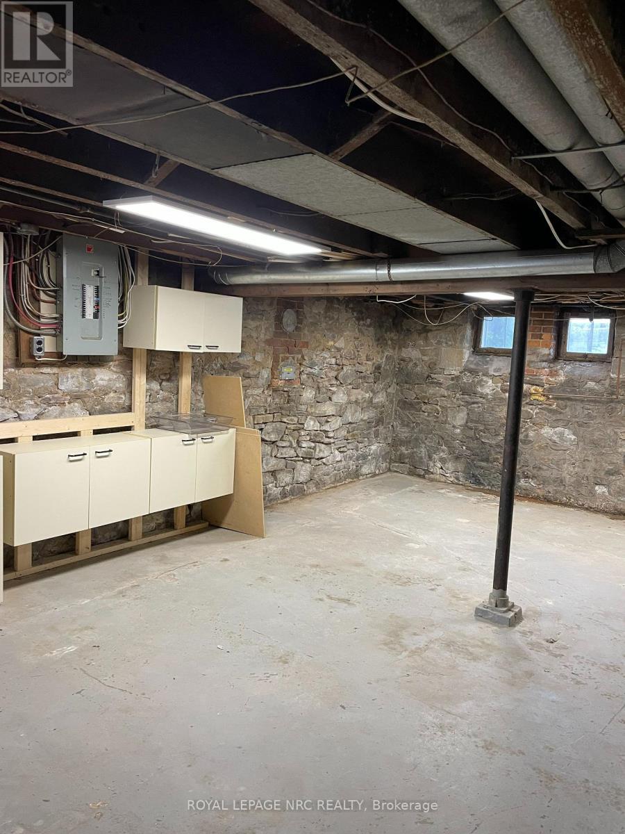 












31 1/2 ACADEMY STREET

,
St. Catharines (Downtown),




Ontario
L2R4Z9


