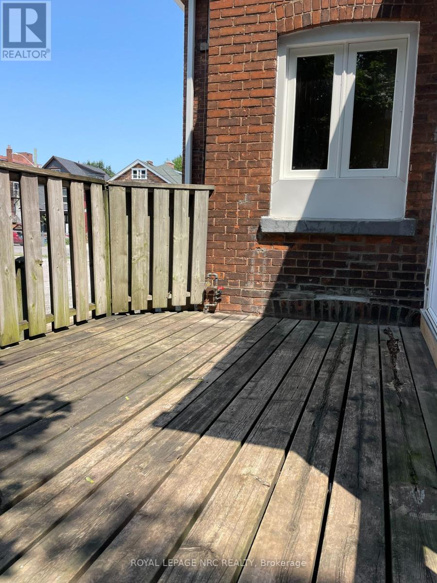 












31 1/2 ACADEMY STREET

,
St. Catharines (Downtown),




Ontario
L2R4Z9

